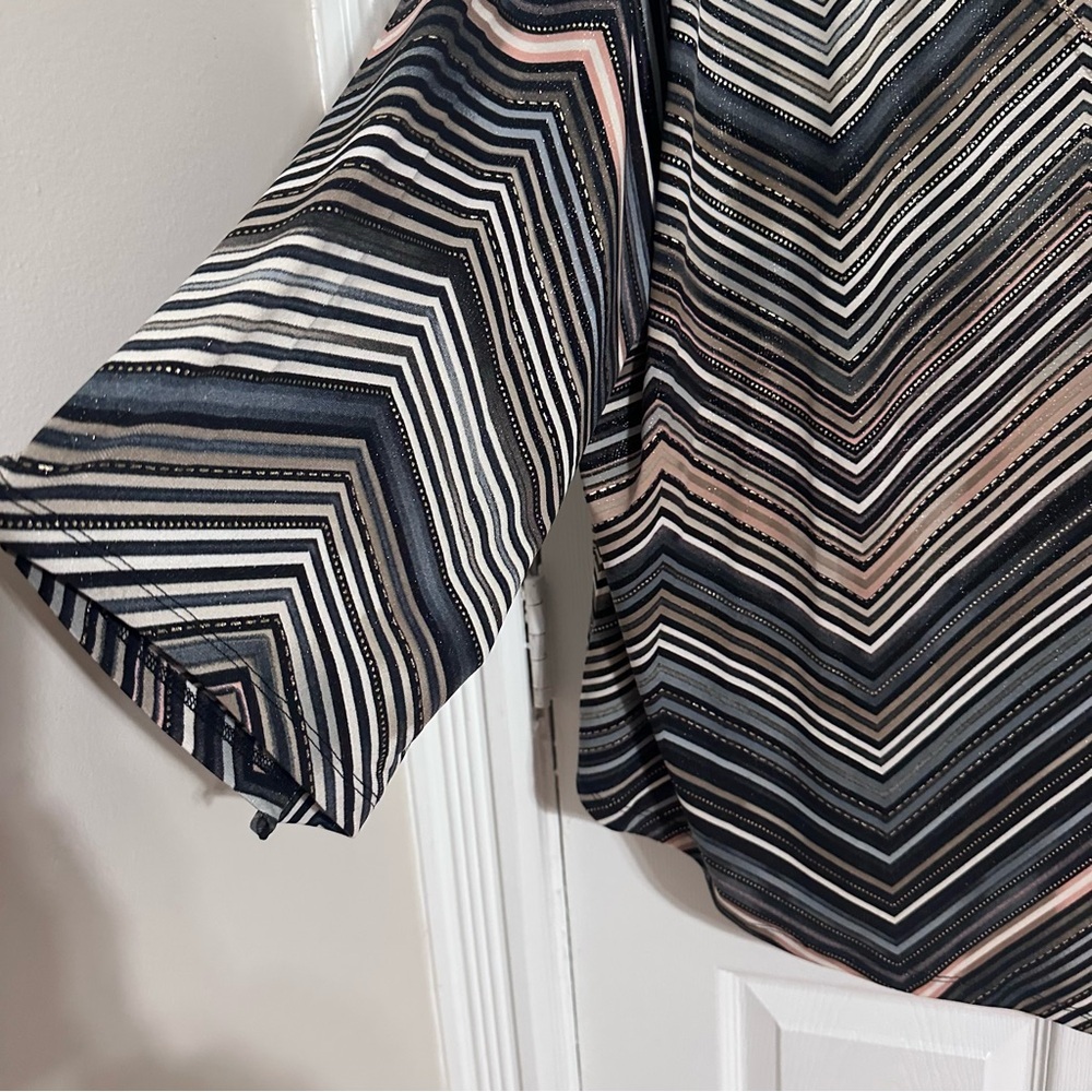 Alfred Dunner 3X NWT Chevron Top w/ Necklace 3/4 Sleeve Plus Size - Picture 4 of 11